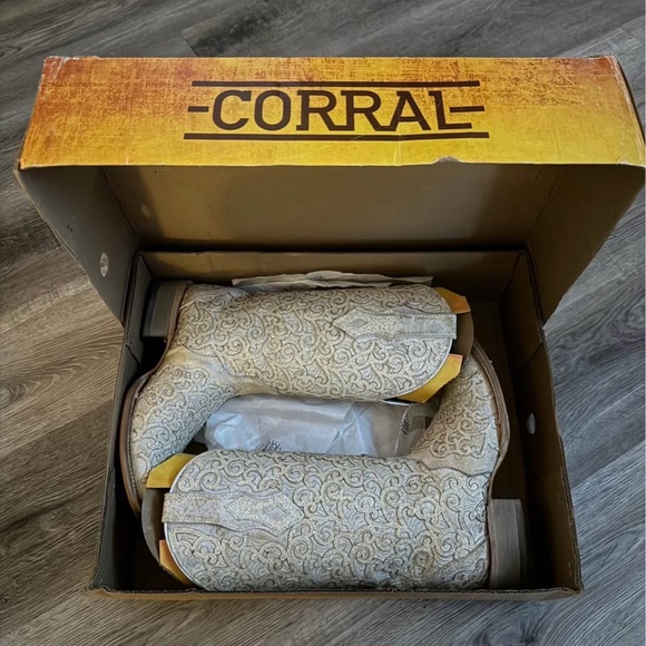 Corral Boots - Picture 3 of 5